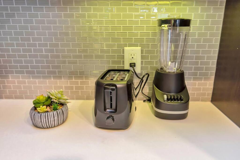 Penthouse Cool-Oasis-In-Houston-Rental Car Available-View-Great-Sleep Eksteriør billede