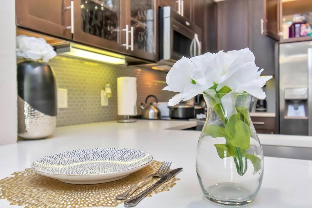 Penthouse Cool-Oasis-In-Houston-Rental Car Available-View-Great-Sleep Eksteriør billede