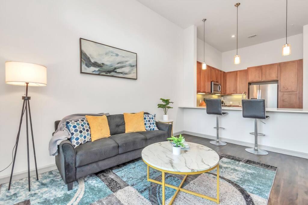 Penthouse Cool-Oasis-In-Houston-Rental Car Available-View-Great-Sleep Eksteriør billede