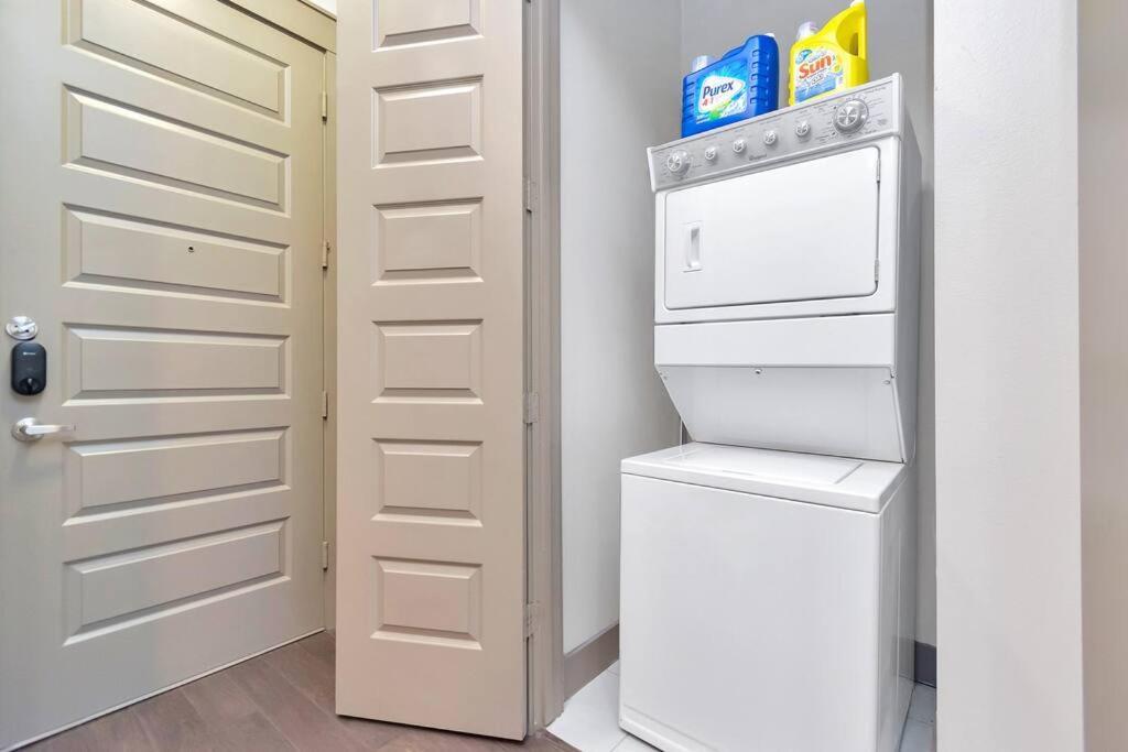 Penthouse Cool-Oasis-In-Houston-Rental Car Available-View-Great-Sleep Eksteriør billede
