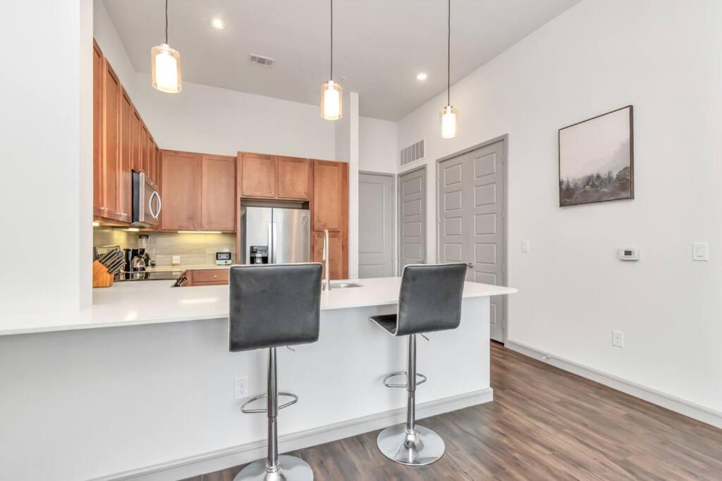 Penthouse Cool-Oasis-In-Houston-Rental Car Available-View-Great-Sleep Eksteriør billede