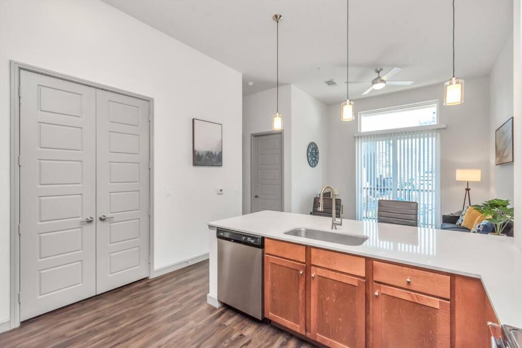 Penthouse Cool-Oasis-In-Houston-Rental Car Available-View-Great-Sleep Eksteriør billede