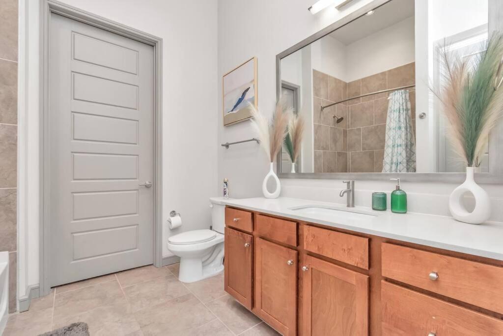 Penthouse Cool-Oasis-In-Houston-Rental Car Available-View-Great-Sleep Eksteriør billede