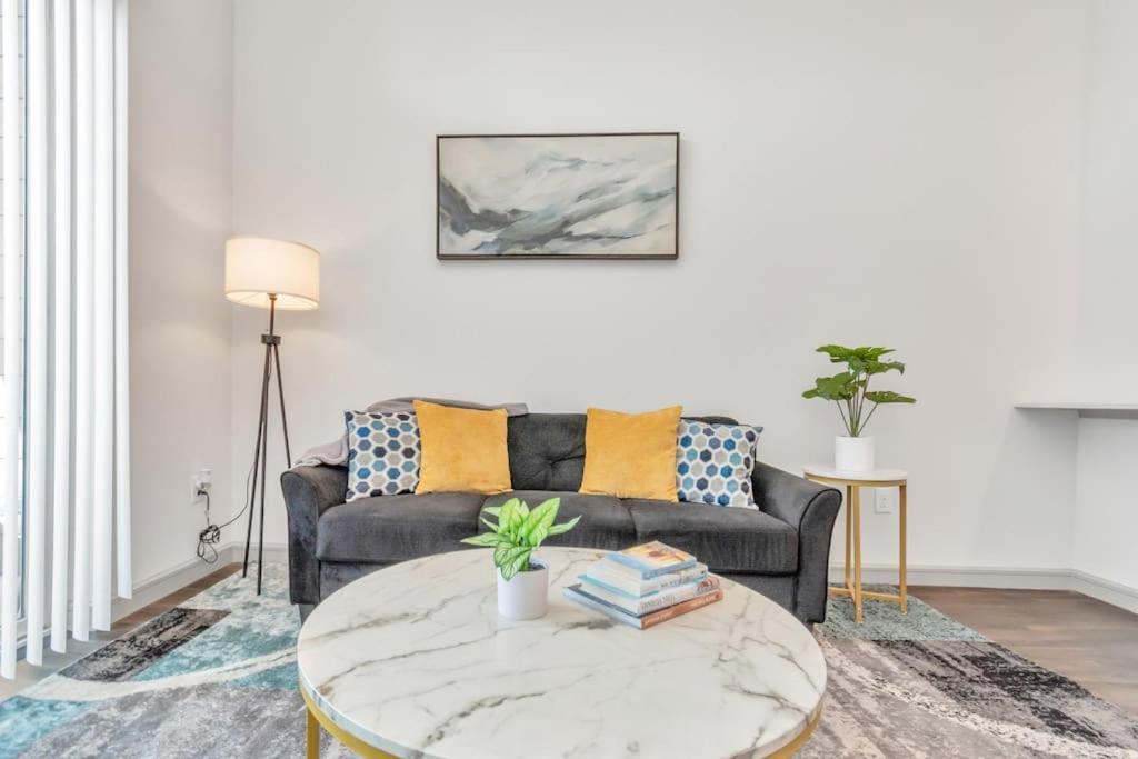 Penthouse Cool-Oasis-In-Houston-Rental Car Available-View-Great-Sleep Eksteriør billede